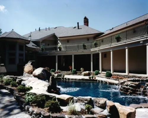 Craftsman House with Swimming Pool Craftsman House with Swimming Pool