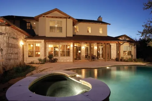 Tudor Home with Swimming Pool Tudor Home with Swimming Pool